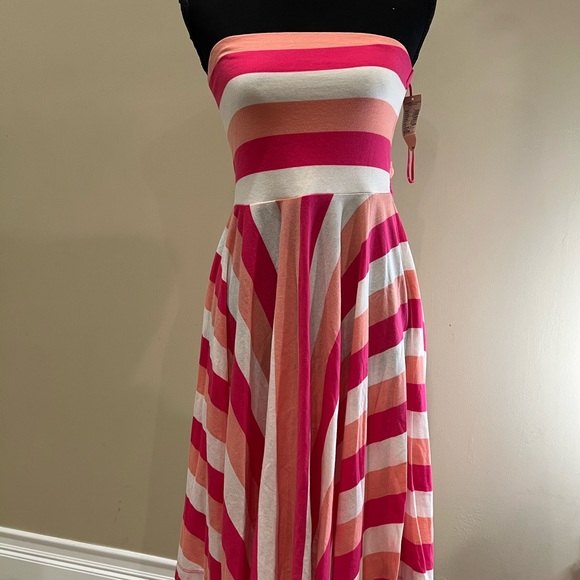 American Eagle Outfitters Tube top dress with romantic flowy bottom
Midi length - Picture 5 of 5